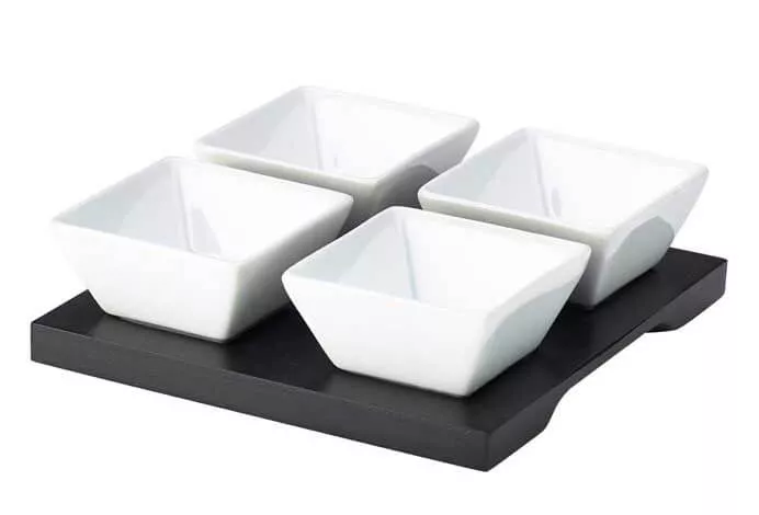 Plateau en bois avec quatre bols à dips - 15x15cm (4 sets) Plateau en bois avec quatre bols à dips - 15x15cm (4 sets)